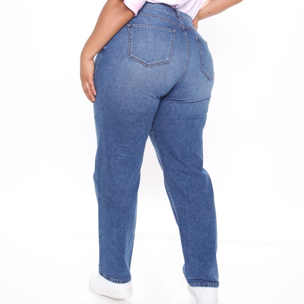 Livin' The Life Relaxed Straight Leg Jeans - Medium Blue Wash